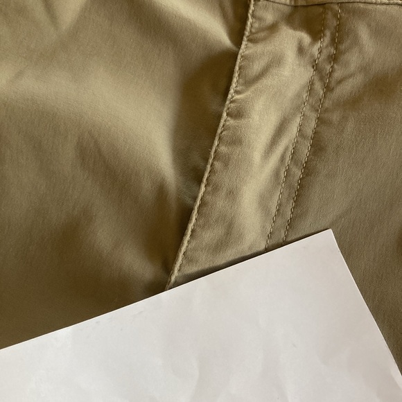 Men’s Duluth Flex Dry On The Fly light tan flat front cargo shorts size 48 - Picture 10 of 10